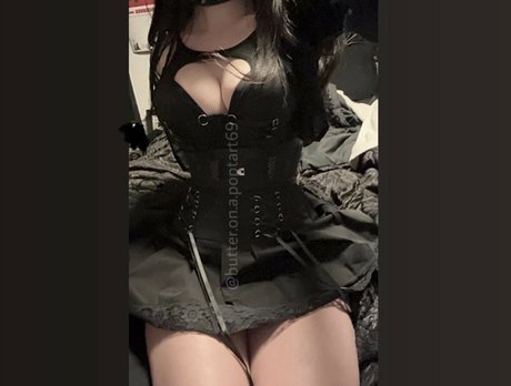 Naakte gelekte OnlyFans-foto van Butteronapoptart69