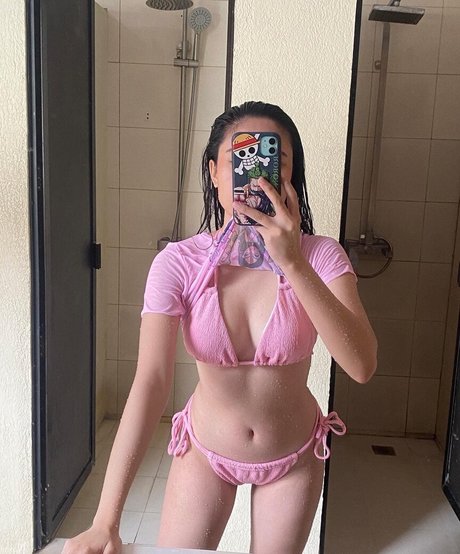 Naakte gelekte OnlyFans-foto van Badibooo
