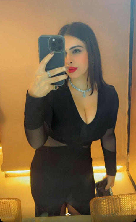 Naakte gelekte OnlyFans-foto van Nehhaa Malik