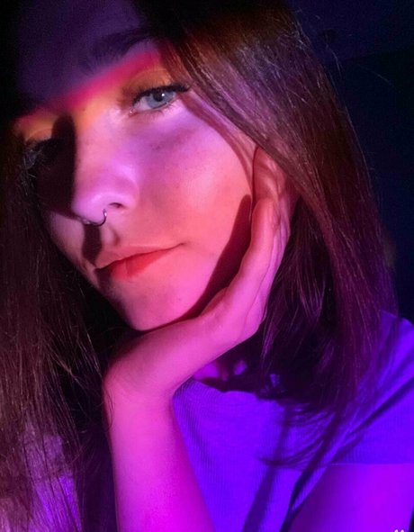 Naakte gelekte OnlyFans-foto van Sonyame