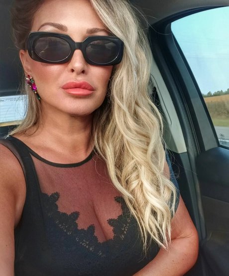 Naakte gelekte OnlyFans-foto van Vesna Justwoman42