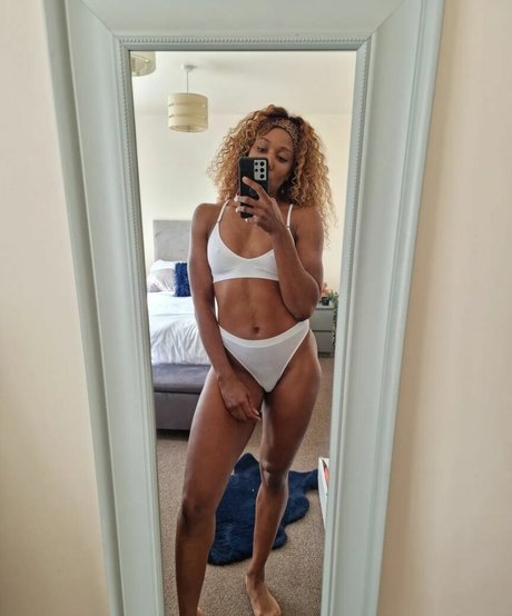 Naakte gelekte OnlyFans-foto van New Uk Gladiators