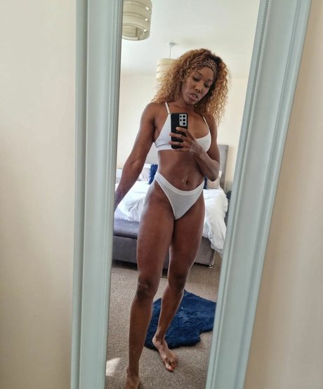 Naakte gelekte OnlyFans-foto van New Uk Gladiators