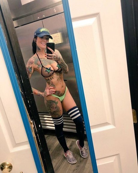 Naakte gelekte OnlyFans-foto van Alyssa Xursmistress