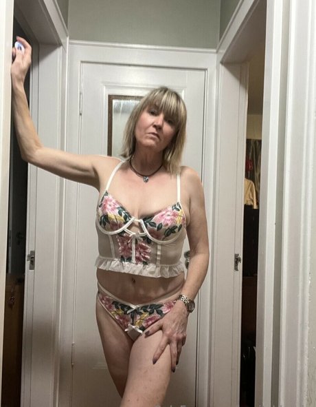 Naakte gelekte OnlyFans-foto van Heyitsblessie