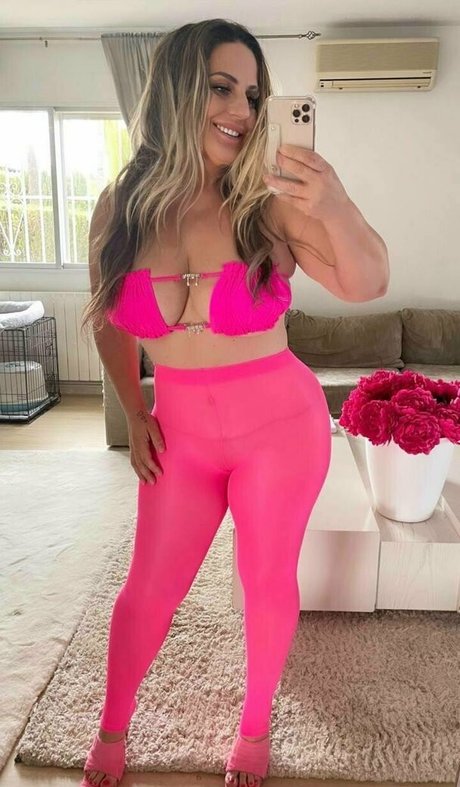 Naakte gelekte OnlyFans-foto van Baddiemi
