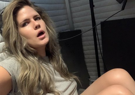 Naakte gelekte OnlyFans-foto van Erica Lindbeck