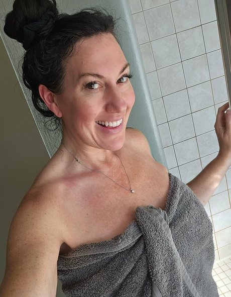 Naakte gelekte OnlyFans-foto van Fallon Jane