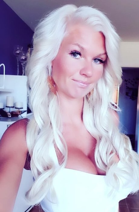 Naakte gelekte OnlyFans-foto van Missmanja