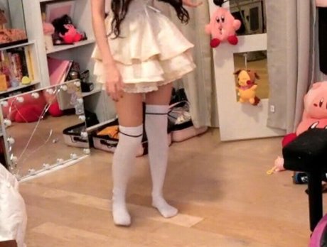 Naakte gelekte OnlyFans-foto van Emiru