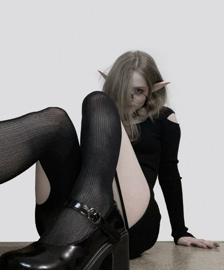 Naakte gelekte OnlyFans-foto van Vwemor