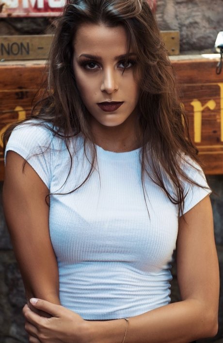 Naakte gelekte OnlyFans-foto van Izzy Rocha
