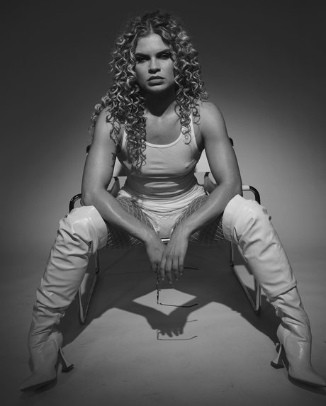 Naakte gelekte OnlyFans-foto van Kristen Conger