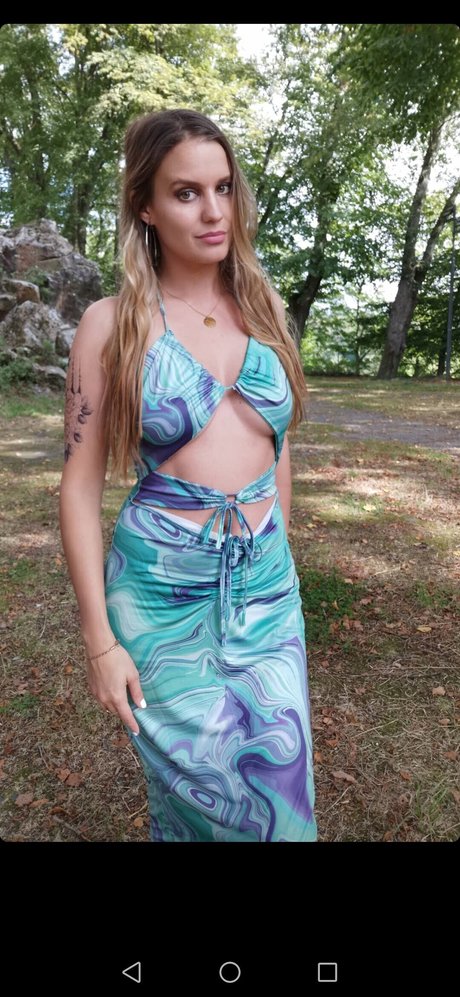 Naakte gelekte OnlyFans-foto van Ewenae