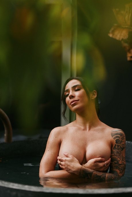 Naakte gelekte OnlyFans-foto van Sakineko X