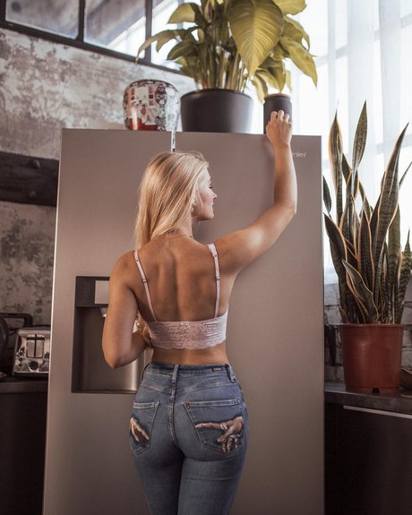Naakte gelekte OnlyFans-foto van Alrun Steiner