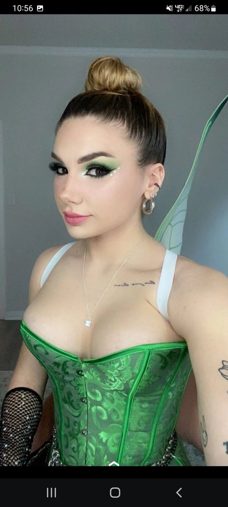 Naakte gelekte OnlyFans-foto van Bailey Rose