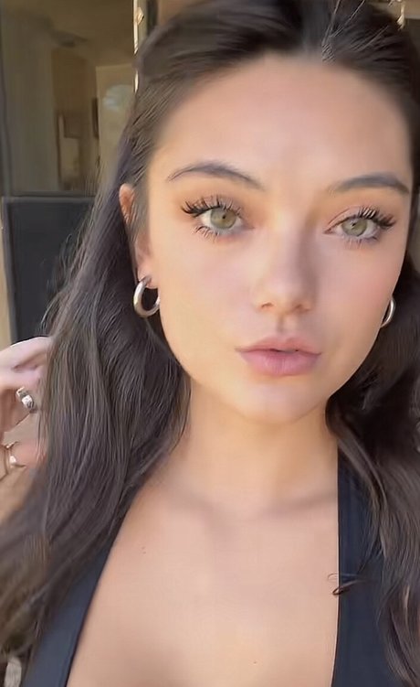 Naakte gelekte OnlyFans-foto van Kaitlyn Nguyen
