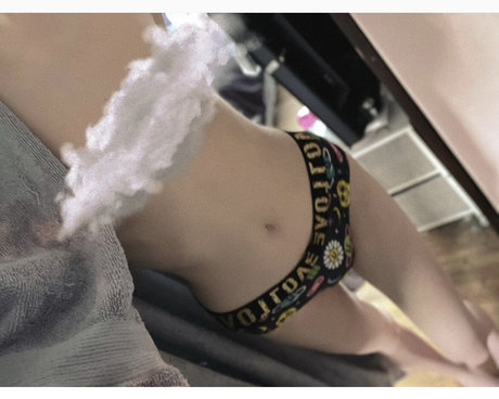 Naakte gelekte OnlyFans-foto van Bat Brookes