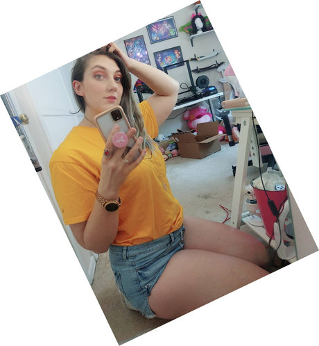 Naakte gelekte OnlyFans-foto van Mel Capperino Garcia