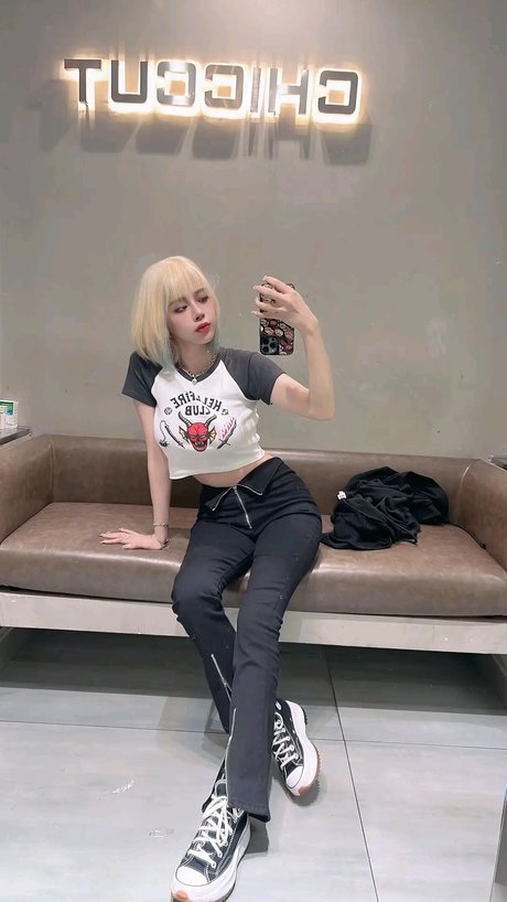 Naakte gelekte OnlyFans-foto van Byoru