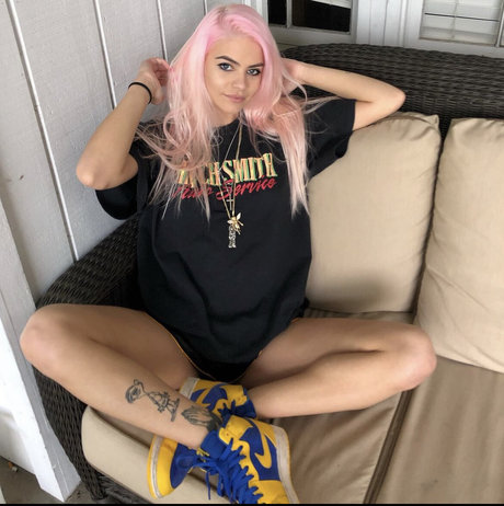 Naakte gelekte OnlyFans-foto van Hollie Rotten