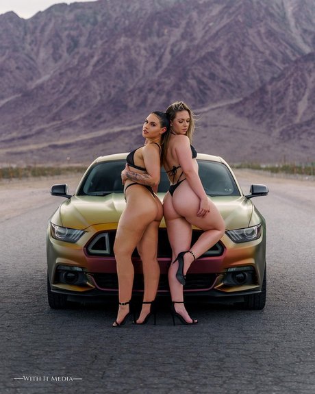 Naakte gelekte OnlyFans-foto van Jeanette G