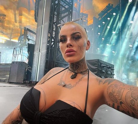 Naakte gelekte OnlyFans-foto van Leoni Baltz