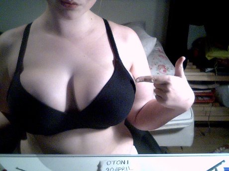 Naakte gelekte OnlyFans-foto van Otoni Ogni