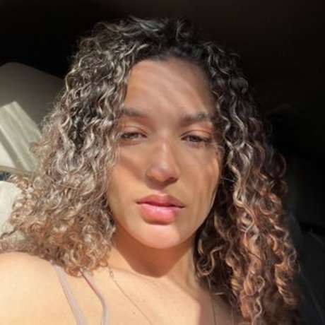 Naakte gelekte OnlyFans-foto van Pamela Infante