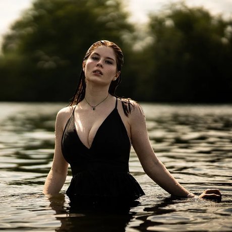 Naakte gelekte OnlyFans-foto van Anouk