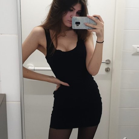 Naakte gelekte OnlyFans-foto van Babyyy Gorilla