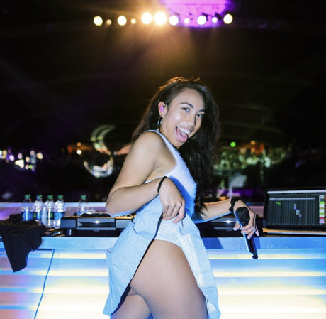 Naakte gelekte OnlyFans-foto van Dj Noodles