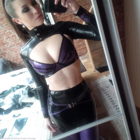 Naakte gelekte OnlyFans-foto van Kay Morgan