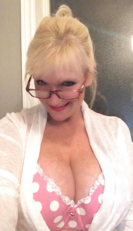 Sandie Lee