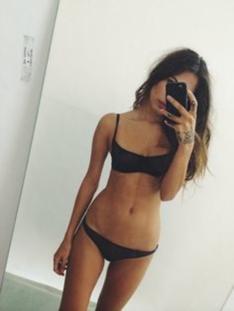 Naakte gelekte OnlyFans-foto van Crystal Seranno