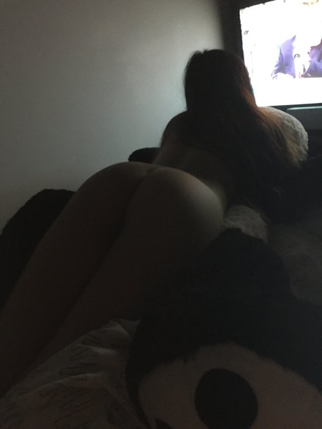 Naakte gelekte OnlyFans-foto van Kara Chan