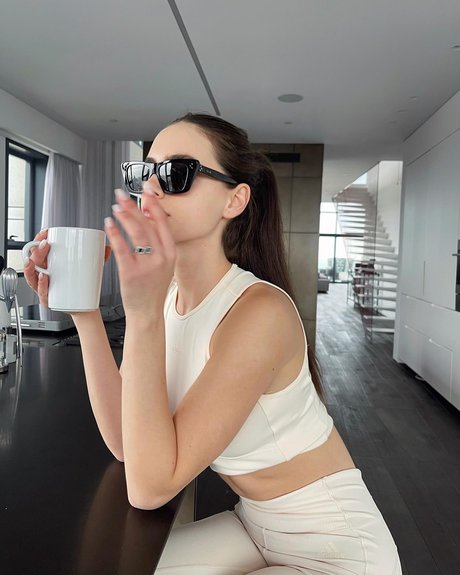 Naakte gelekte OnlyFans-foto van Yael Shelbia