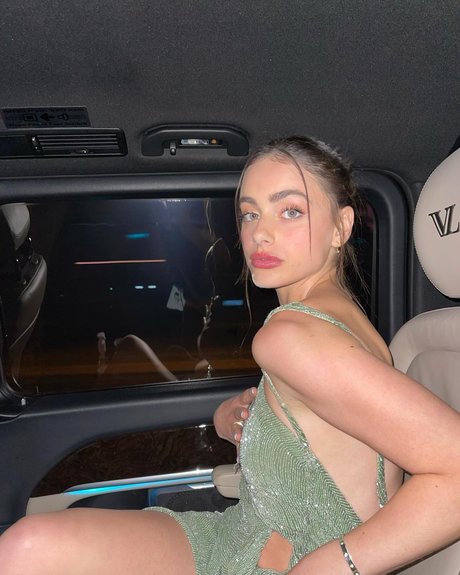 Naakte gelekte OnlyFans-foto van Yael Shelbia