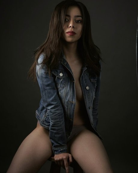 Naakte gelekte OnlyFans-foto van Alma Hernandez