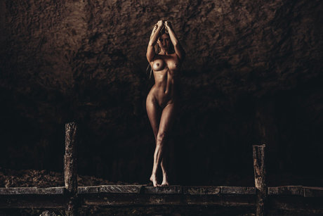 Naakte gelekte OnlyFans-foto van Karli Karberg