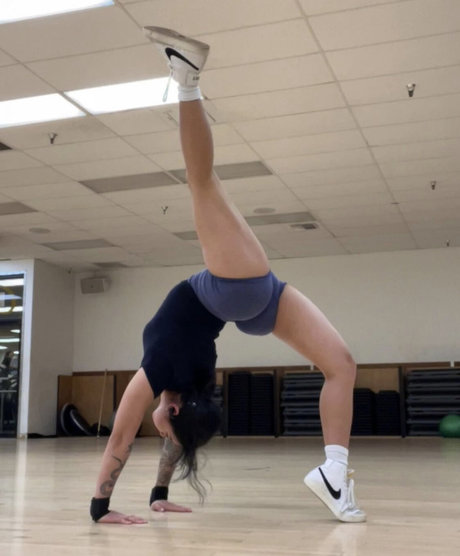 Naakte gelekte OnlyFans-foto van Tabi Lift