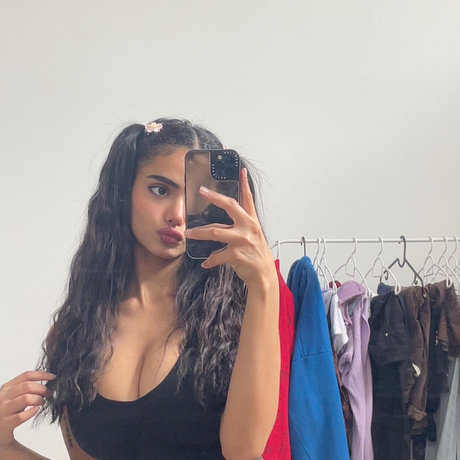Naakte gelekte OnlyFans-foto van Marina
