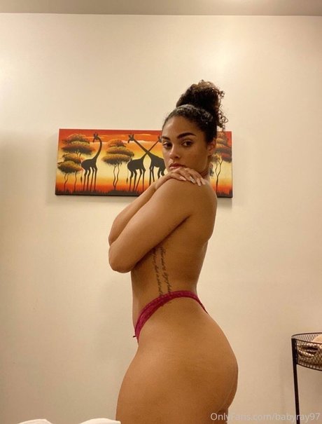 Naakte gelekte OnlyFans-foto van Ravyn Rochelle