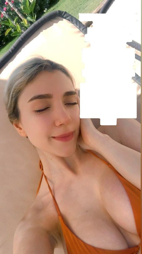 Naakte gelekte OnlyFans-foto van Kardelen Oeztas