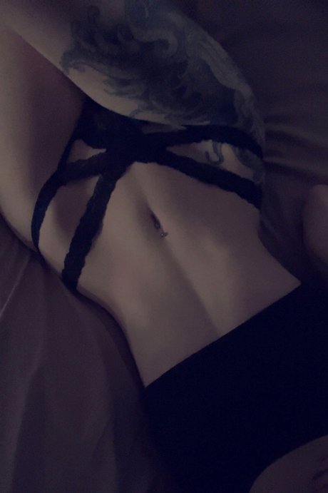 Naakte gelekte OnlyFans-foto van Alliury Xaerha