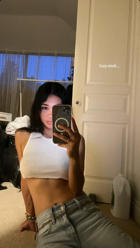 Naakte gelekte OnlyFans-foto van Joleen Diaz