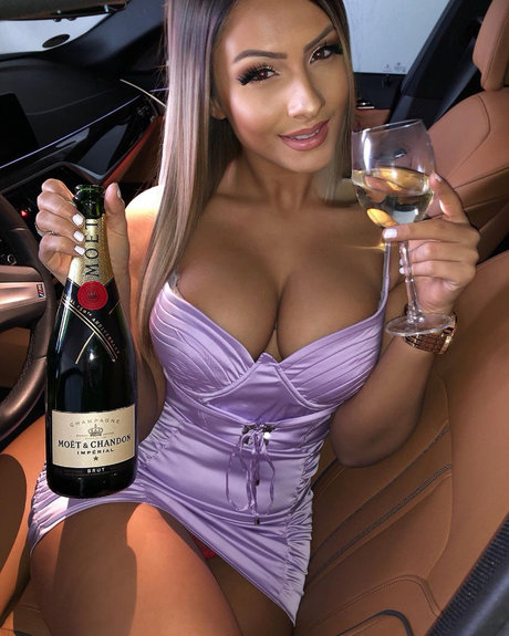 Naakte gelekte OnlyFans-foto van Vasilka Vazzzlegramm