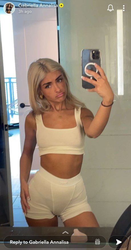 Naakte gelekte OnlyFans-foto van Gabriella Annalisa