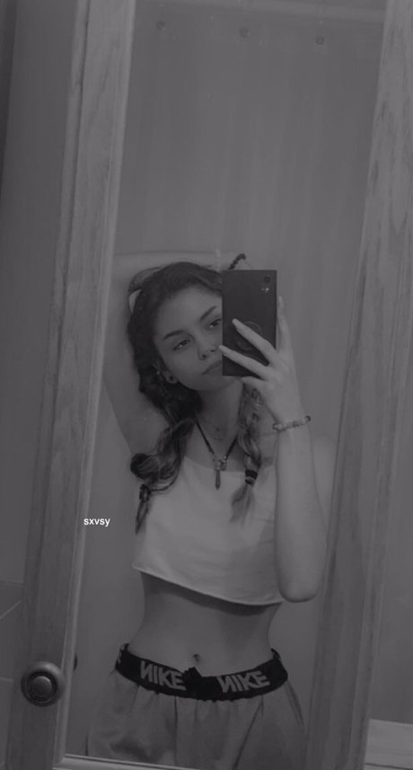 Naakte gelekte OnlyFans-foto van Sxvsy